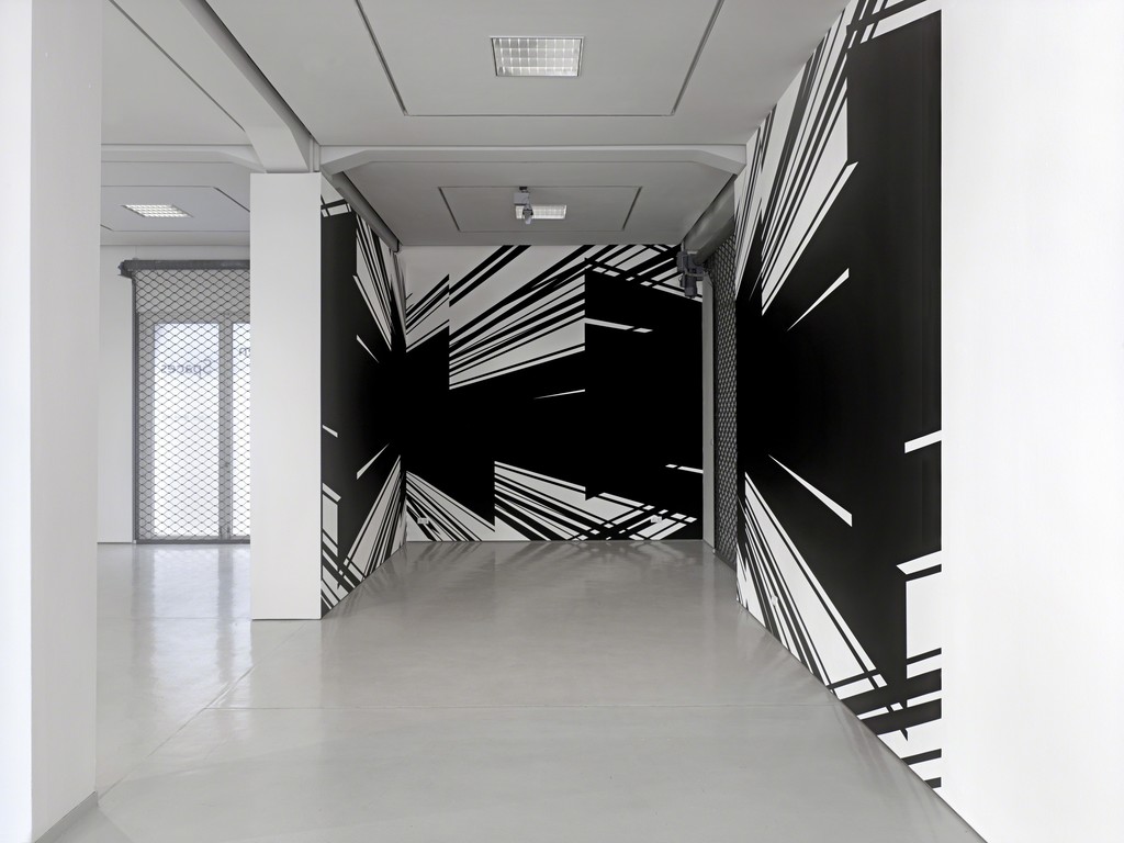 Christine Rusche, BAFFLE (Raum-Zeichnung), 2015. Installation view
"Broken Spaces," KAI 10 | Arthena Foundation 2015. Foto: Achim Kukulies, Düsseldorf. Christine Rusche, BAFFLE (Raum-Zeichnung), 2015. Installation view
"Broken Spaces," KAI 10 | Arthena Foundation 2015. Foto: Achim Kukulies, Düsseldorf.