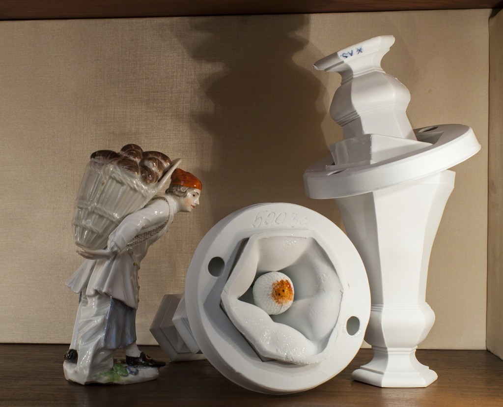 Installation view, Meissen Recast, Museum of Art, Rhode Island School of Design (2014), showing 18th-century Meissen work and Arlene Shechet’s Tumbling Vase Pair, 2013
Photo by Erik Gould, courtesy of the Museum of Art, Rhode Island School of Design
Installation view, Meissen Recast, Museum of Art, Rhode Island School of Design (2014), showing 18th-century Meissen work and Arlene Shechet’s Tumbling Vase Pair, 2013
Photo by Erik Gould, courtesy of the Museum of Art, Rhode Island School of Design