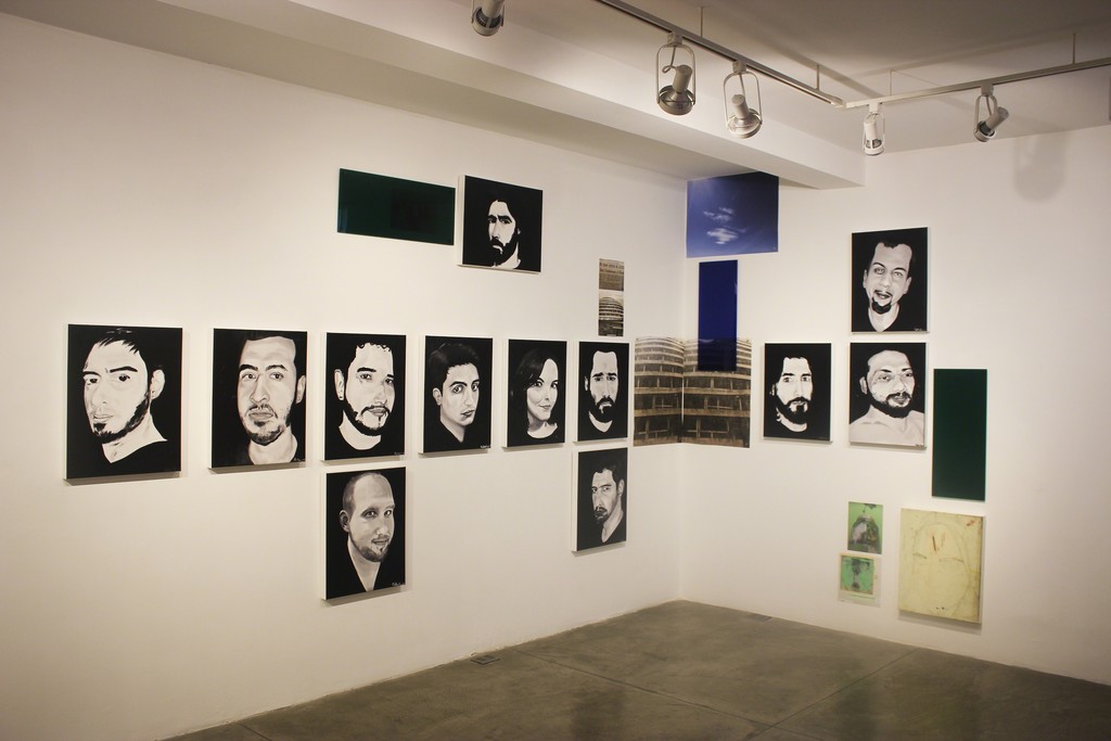 EL MAÑANA NO EXISTE, El aquí y el ahora de la pintura en la obra de 7 artistas contemporáneas.
Es un proyecto donde la producción pictórica de siete artistas quiere poner en relación puntos de fuga como el debilitamiento de la imagen contemporánea, el acrecentamiento de las redes sociales, la reproductibilidad estridente de lo fotográfico y la sobreproducción serial de nuestros días, por medio de narrativas diversas que se alejan de la invasiva serialización mediática de nuestros días. EL MAÑANA NO EXISTE, El aquí y el ahora de la pintura en la obra de 7 artistas contemporáneas.
Es un proyecto donde la producción pictórica de siete artistas quiere poner en relación puntos de fuga como el debilitamiento de la imagen contemporánea, el acrecentamiento de las redes sociales, la reproductibilidad estridente de lo fotográfico y la sobreproducción serial de nuestros días, por medio de narrativas diversas que se alejan de la invasiva serialización mediática de nuestros días.