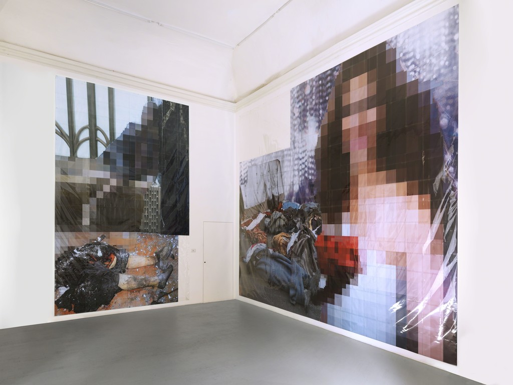 Thomas Hirschhorn - Behind Facelessness - Partial view of the exhibition - April 2017 - Galleria Alfonso Artiaco, Napoli
Thomas Hirschhorn - Behind Facelessness - Partial view of the exhibition - April 2017 - Galleria Alfonso Artiaco, Napoli
