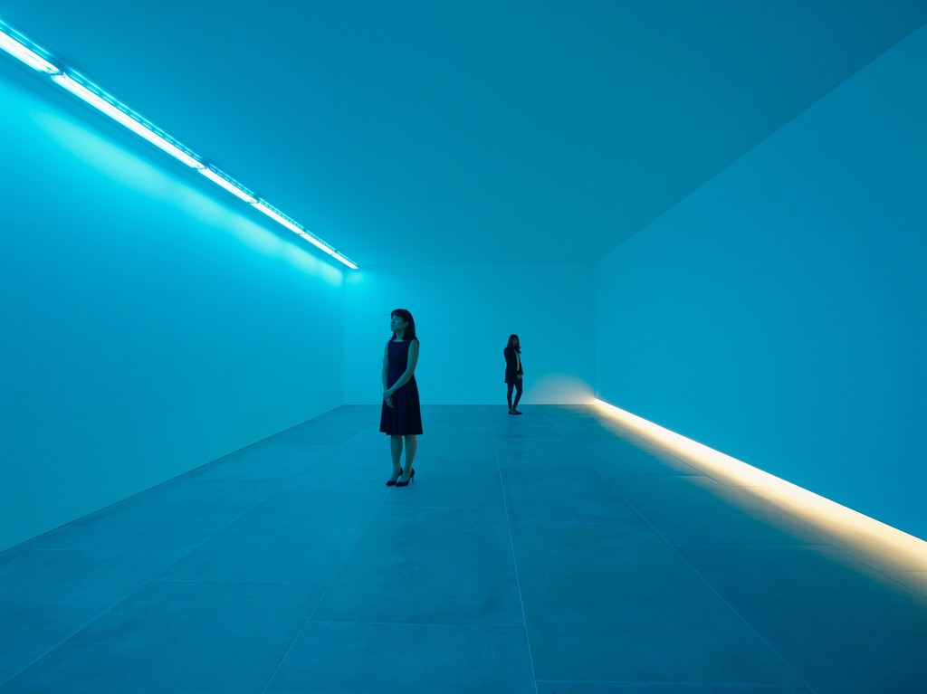 Bruce Nauman, Natural Light, Blue Light Room, 1971, Installation View, 2016, © Bruce Nauman 2016, Photo Peter Mallet Bruce Nauman, Natural Light, Blue Light Room, 1971, Installation View, 2016, © Bruce Nauman 2016, Photo Peter Mallet