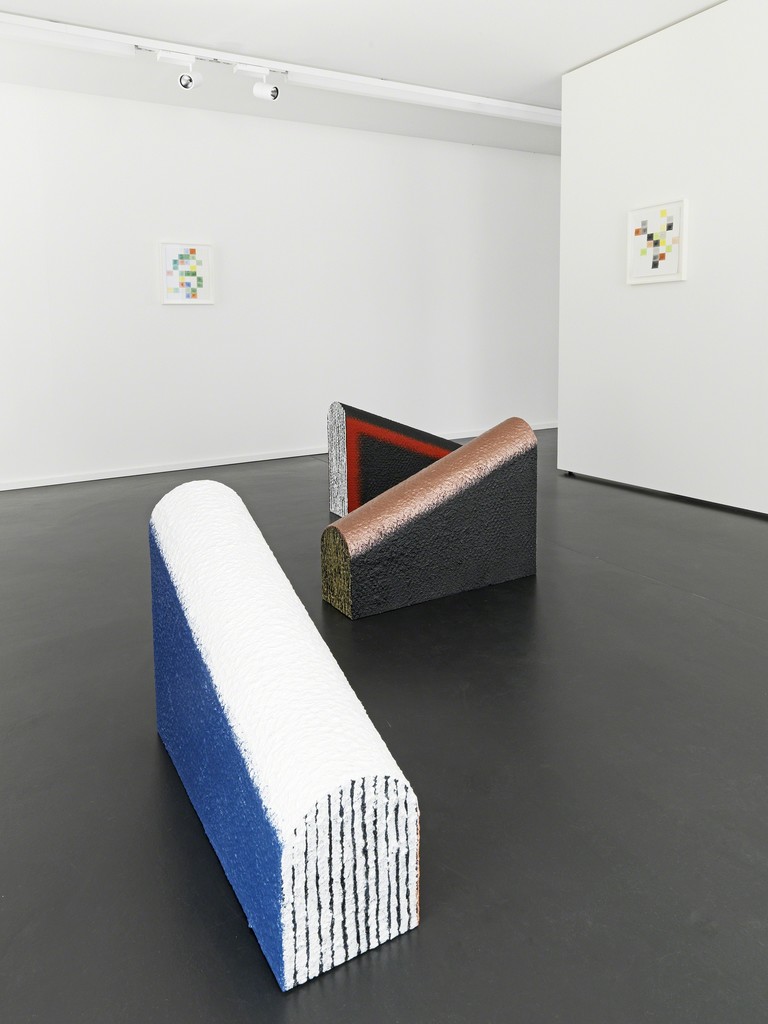 "Tome III (contemporain), "Tome I (moyen âge)" and "Tome II (modernité). The watercolors "S" and "Y" in the back. "Tome III (contemporain), "Tome I (moyen âge)" and "Tome II (modernité). The watercolors "S" and "Y" in the back.