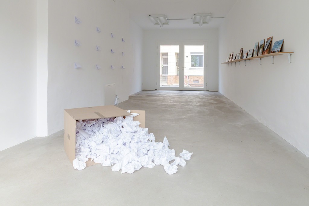 Liliane Freiermuth, "The eight hills of Hong Kong", 2014, Installation, cardboard box, paper | image: ©dasesszimmer Liliane Freiermuth, "The eight hills of Hong Kong", 2014, Installation, cardboard box, paper | image: ©dasesszimmer