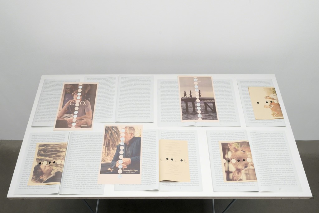 Olaf Nicolai, Der 673. Morgen, Galerie EIGEN + ART Leipzig/Berlin, Photo: Uwe Walter, Berlin Olaf Nicolai, Der 673. Morgen, Galerie EIGEN + ART Leipzig/Berlin, Photo: Uwe Walter, Berlin