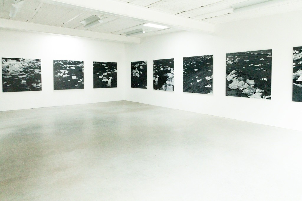 Maddy Arkesteyn, "a promise of happiness", photographs, 2008 | image: ©dasesszimmer Maddy Arkesteyn, "a promise of happiness", photographs, 2008 | image: ©dasesszimmer