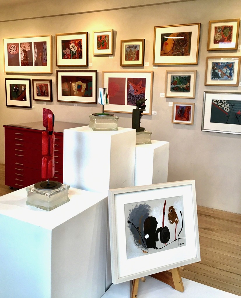 Acrylic paintings and sculptures in bronze and painted wood as part of the exhibition 'Beyond the Far Side" in September 2018. Acrylic paintings and sculptures in bronze and painted wood as part of the exhibition 'Beyond the Far Side" in September 2018.