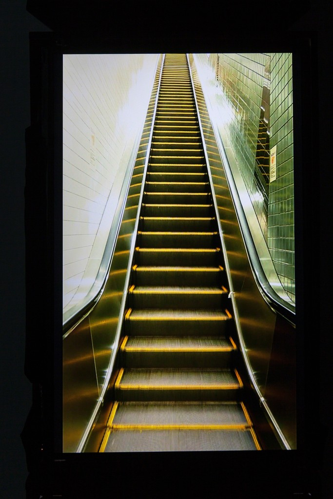 „Don’t miss the next step“, Multiple, Videoloop on Digiframe 15“ in box | image: ©dasesszimmer „Don’t miss the next step“, Multiple, Videoloop on Digiframe 15“ in box | image: ©dasesszimmer