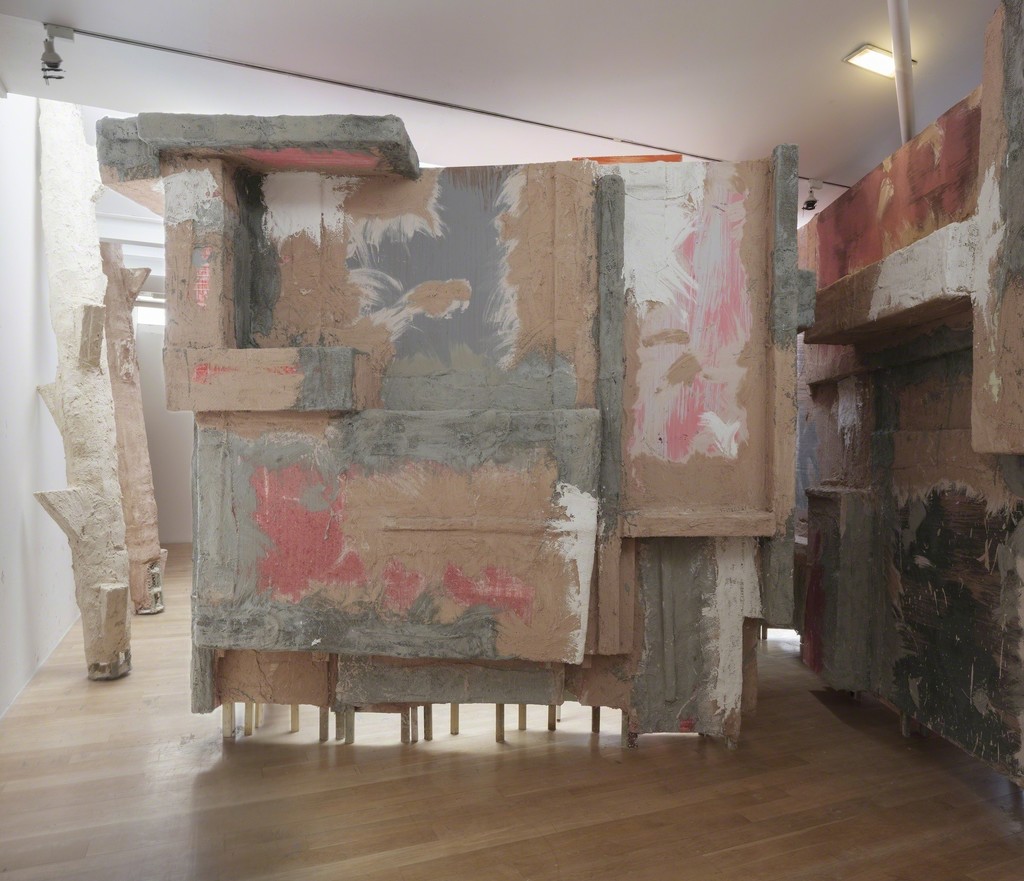 Phyllida Barlow left to right: untitled: lookout post, 3, 2015; untitled: lookoutpost, 2, 2015, untitled: blockade, 2015
Installation view: set, The Fruitmarket Gallery, Edinburgh, 2015
Courtesy the artist and Hauser & Wirth
Photo: Ruth Clark Phyllida Barlow left to right: untitled: lookout post, 3, 2015; untitled: lookoutpost, 2, 2015, untitled: blockade, 2015
Installation view: set, The Fruitmarket Gallery, Edinburgh, 2015
Courtesy the artist and Hauser & Wirth
Photo: Ruth Clark