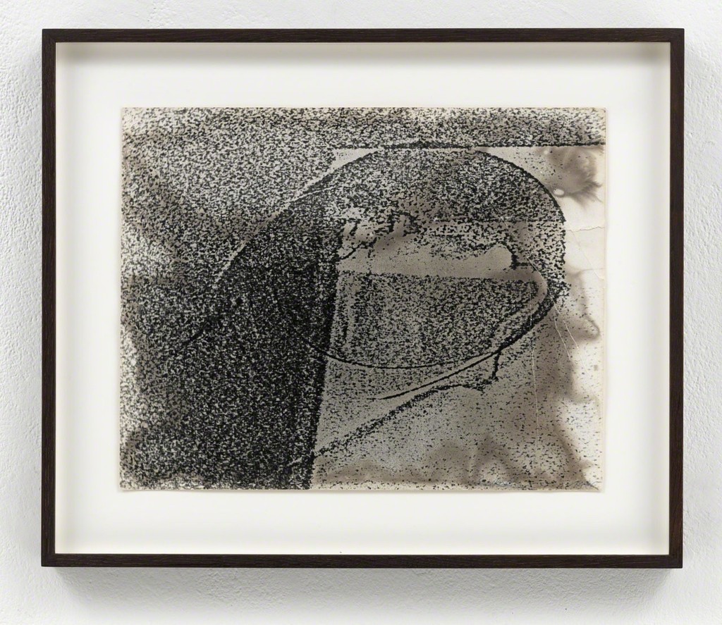 Sigmar Polke
Ohne Titel, 1986
Gelatin silver print
Unique
24 x 30 cm / 9 1/2 x 11 3/4 in
Framed: 33.5 x 40 x 3.5 cm Sigmar Polke
Ohne Titel, 1986
Gelatin silver print
Unique
24 x 30 cm / 9 1/2 x 11 3/4 in
Framed: 33.5 x 40 x 3.5 cm