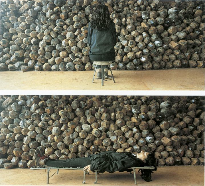MARINA ABRAMOVIĆ - The Cleaner.
17.05. - 22.10. 2017
Marina Abramović
Waiting for An Idea
Color C-print, 1991
© Marina Abramović
Courtesy of the Marina Abramović Archives
MARINA ABRAMOVIĆ - The Cleaner.
17.05. - 22.10. 2017
Marina Abramović
Waiting for An Idea
Color C-print, 1991
© Marina Abramović
Courtesy of the Marina Abramović Archives