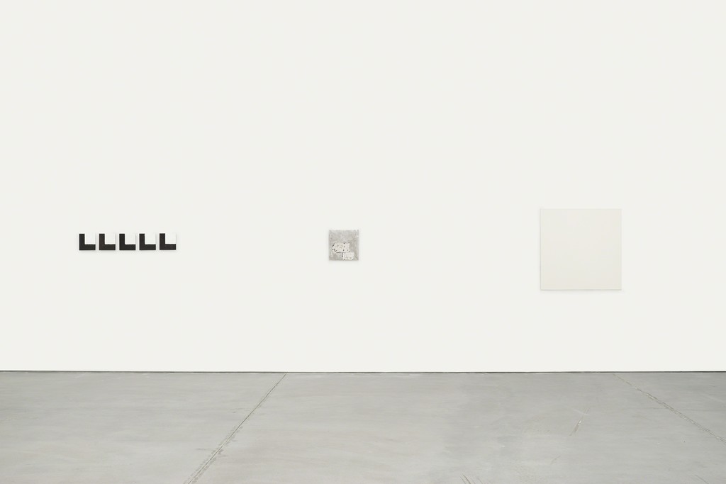 Robert Ryman, installation view, 545 West 22nd Street, New York City. © 2015 Robert Ryman/Artists Rights Society (ARS), New York. Photo: Bill Jacobson Studio, New York. Courtesy the Greenwich Collection, Ltd./Dia Art Foundation, New York Robert Ryman, installation view, 545 West 22nd Street, New York City. © 2015 Robert Ryman/Artists Rights Society (ARS), New York. Photo: Bill Jacobson Studio, New York. Courtesy the Greenwich Collection, Ltd./Dia Art Foundation, New York
