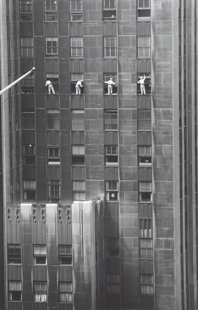 Inge Morath, ‘Window washers’, 1958, Photography, Silver gelatin print, °CLAIRbyKahn Galerie