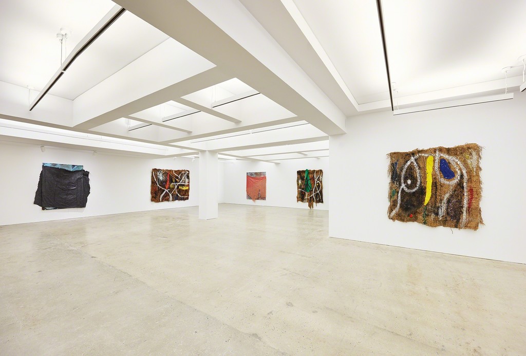 © 2018, Successió Miró/Artists Rights Society (ARS), New York
© David Hammons
Installation view, Nahmad Contemporary, Photographs by Tom Powel Imaging © 2018, Successió Miró/Artists Rights Society (ARS), New York
© David Hammons
Installation view, Nahmad Contemporary, Photographs by Tom Powel Imaging