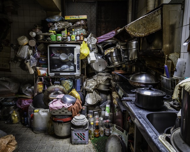 Yu-Hsiu HUANG, ‘Hoarders - 12 囤積者 - 12’, 2016, Photography, 藝術微噴 archival pigment print, Der-Horng Art Gallery