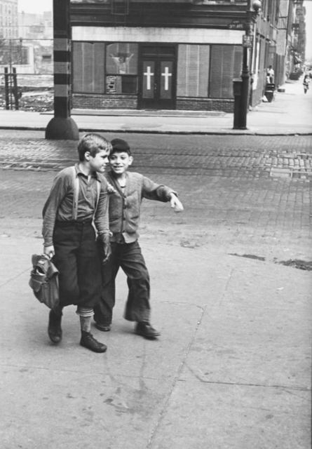 Helen Levitt, ‘NYC’, 1940, Photography, Gelatin silver print, G. Gibson Gallery