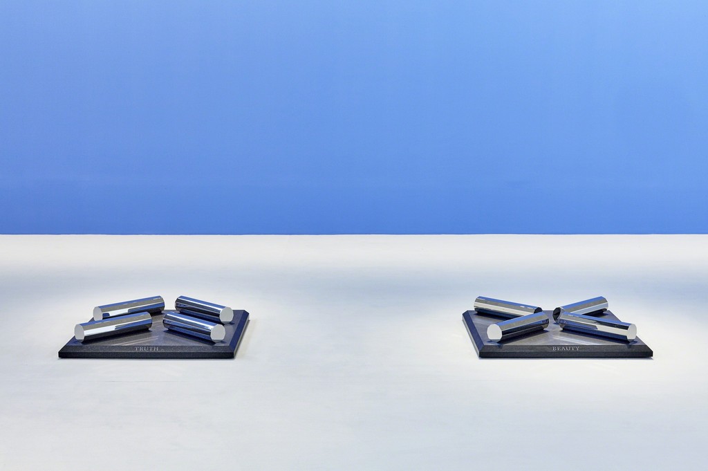 © The Estate of Walter De Maria. Courtesy Gagosian. Photo by Thomas Lannes. © The Estate of Walter De Maria. Courtesy Gagosian. Photo by Thomas Lannes.