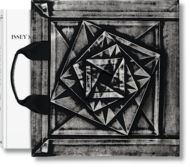 Issey Miyake - Artworks for Sale & More | Artsy Issey Miyake - Artworks for Sale & More | Artsy