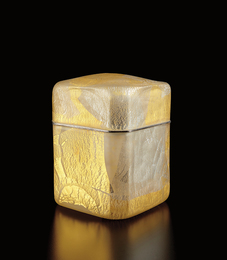 Kazaribako (ornamented box)