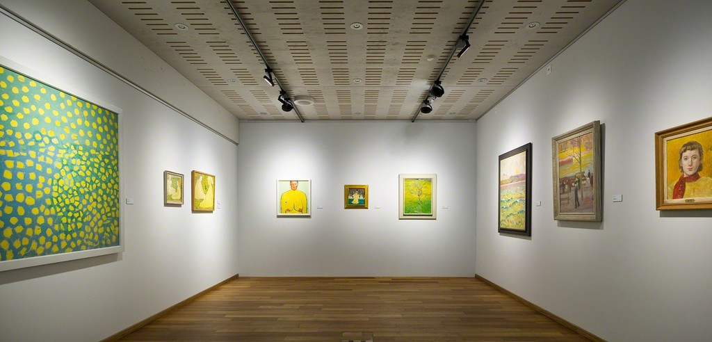 Exhibition cabinet on the subject of the colour yellow (photo: Markus Beyeler) Exhibition cabinet on the subject of the colour yellow (photo: Markus Beyeler)