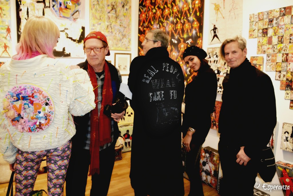 Fun beings in the Esperanza Projects booth at The 2018 NYC Outsider Art Fair • Shwing Richard Kurtz Fun beings in the Esperanza Projects booth at The 2018 NYC Outsider Art Fair • Shwing Richard Kurtz