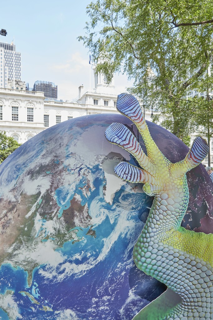 Katja Novitskova
Earth Potential (Lizard, Earth), 2017
Digital print on aluminum, cut out display; steel and aluminum armature
Courtesy the artist, Kraupa-Tuskany Zeidler, Berlin; and Greene Naftali, New York
Photo: Jason Wyche, Courtesy Public Art Fund, NY
Katja Novitskova
Earth Potential (Lizard, Earth), 2017
Digital print on aluminum, cut out display; steel and aluminum armature
Courtesy the artist, Kraupa-Tuskany Zeidler, Berlin; and Greene Naftali, New York
Photo: Jason Wyche, Courtesy Public Art Fund, NY