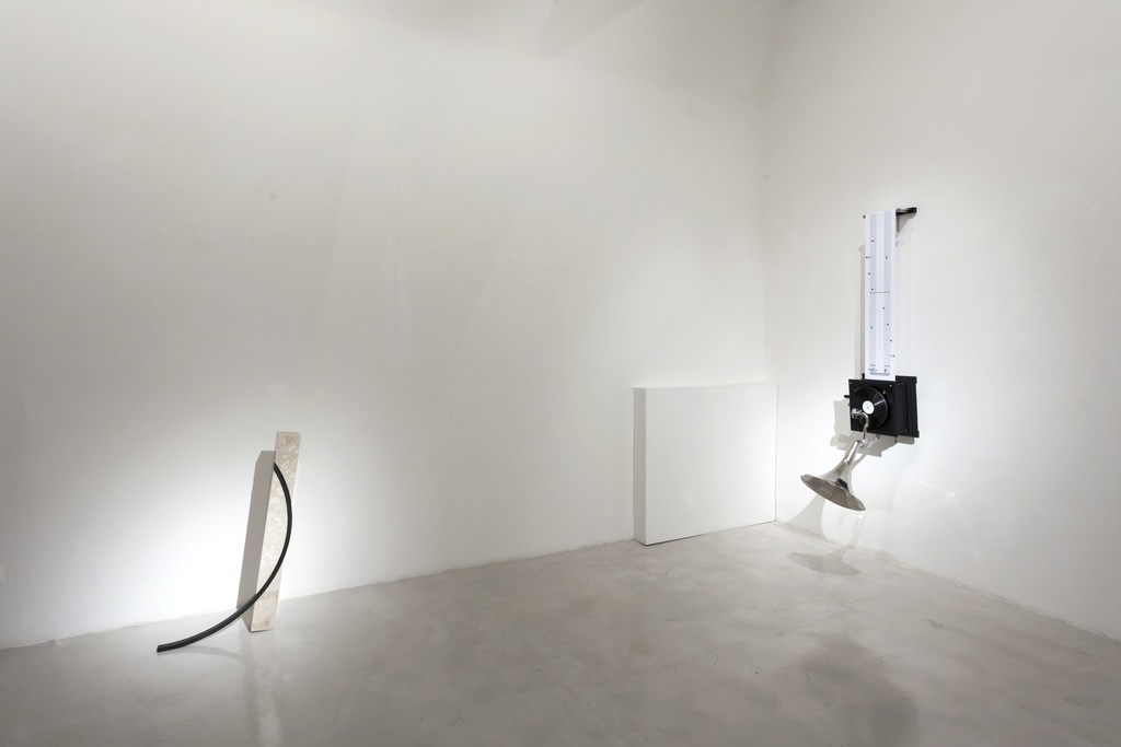 "Traction simphony", 2018
gramophone, paper, iron, steel, vinyl, forces: traction,
compression, gravity, 200x50x75 cm
"Obligate mutualism", 2018
marble, metal, forces: compression, friction, gravity
forze: compressione, attrito, gravità 93x55x11 cm "Traction simphony", 2018
gramophone, paper, iron, steel, vinyl, forces: traction,
compression, gravity, 200x50x75 cm
"Obligate mutualism", 2018
marble, metal, forces: compression, friction, gravity
forze: compressione, attrito, gravità 93x55x11 cm