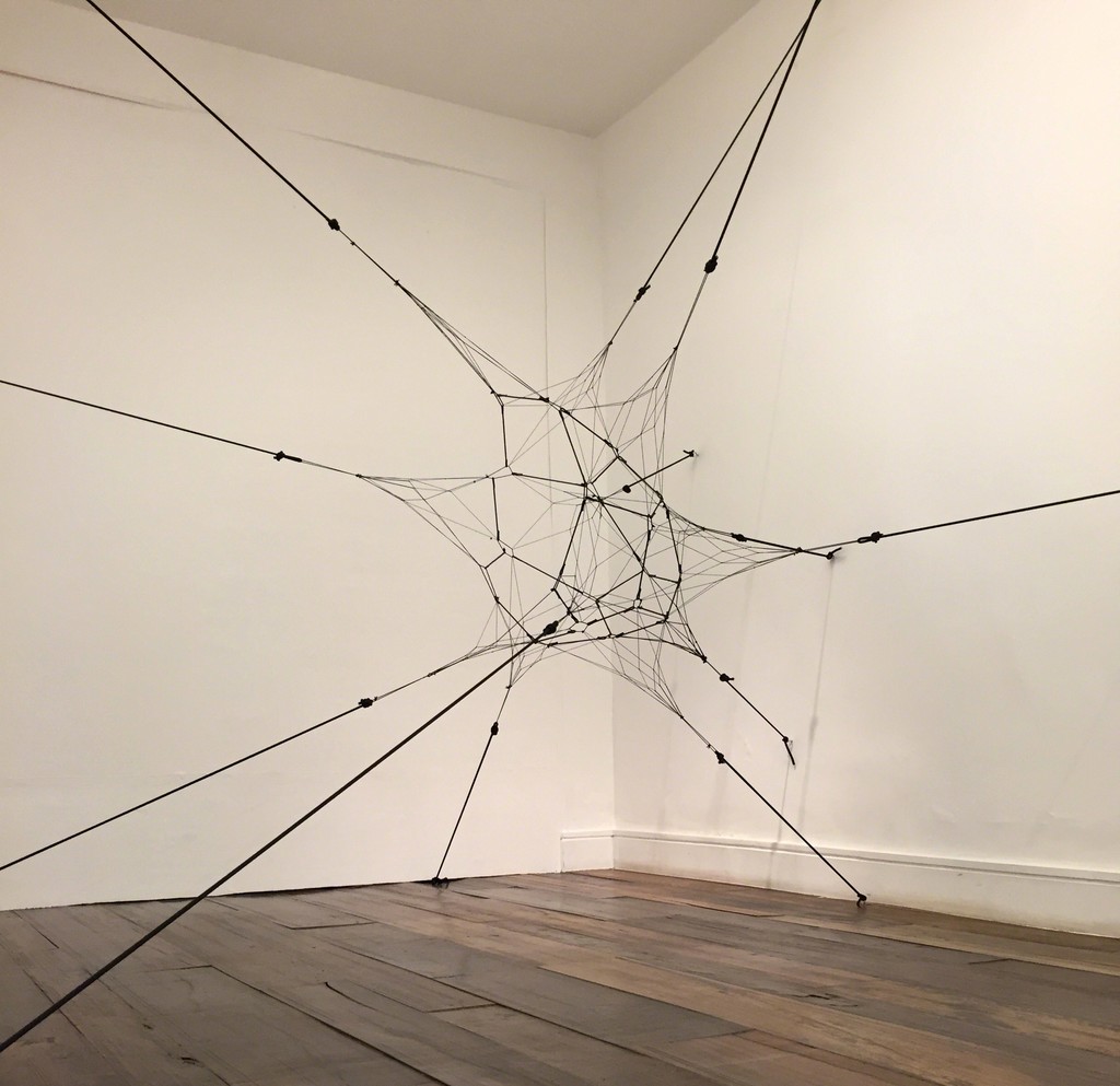 TOMÁS SARACENO
Título: Untitled as yet
Ano: 2009
Dimensões: variadas - 350 x 459 x 259 cm
Material: Corda de elástico TOMÁS SARACENO
Título: Untitled as yet
Ano: 2009
Dimensões: variadas - 350 x 459 x 259 cm
Material: Corda de elástico