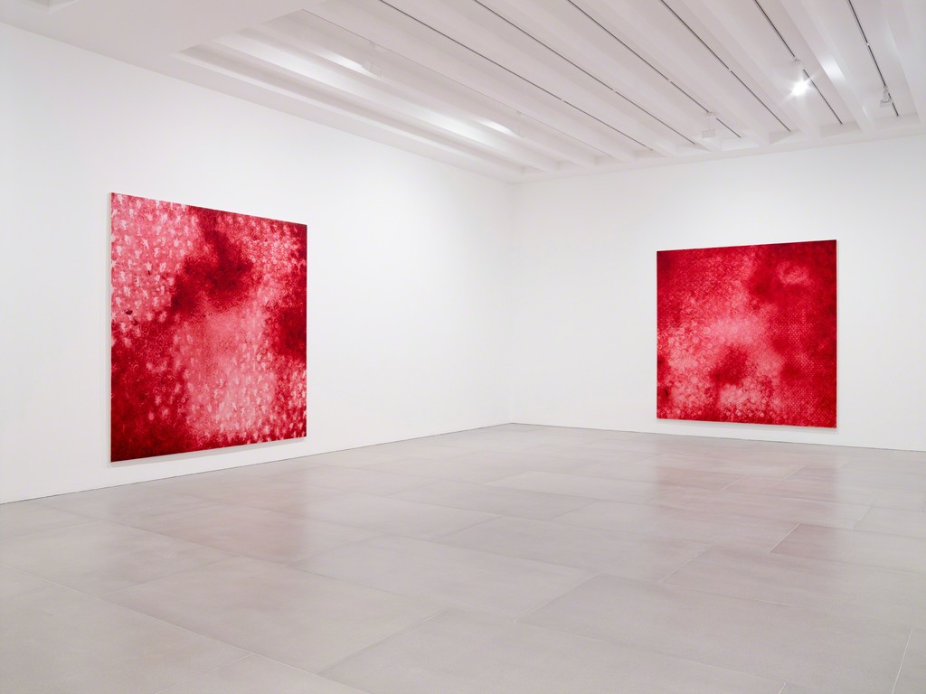 Rachel Howard, 'Der Kuss', Installation View, 2018, Courtesy the artist and Blain|Southern, Photo: Peter Mallet Rachel Howard, 'Der Kuss', Installation View, 2018, Courtesy the artist and Blain|Southern, Photo: Peter Mallet