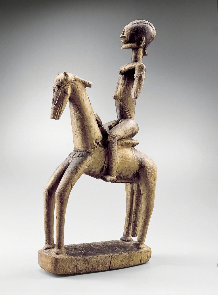 SONINKE – MALI
Statue-autel
Bois et pigments. H. : 103 cm
Inv. no 0068
Datation au C14 : xe siècle
(ETH-12142 AD960 et AD865-1046) Ancienne collection de Lester Wunderman.
© Archives Musée Dapper - Photo Hughes Dubois. SONINKE – MALI
Statue-autel
Bois et pigments. H. : 103 cm
Inv. no 0068
Datation au C14 : xe siècle
(ETH-12142 AD960 et AD865-1046) Ancienne collection de Lester Wunderman.
© Archives Musée Dapper - Photo Hughes Dubois.