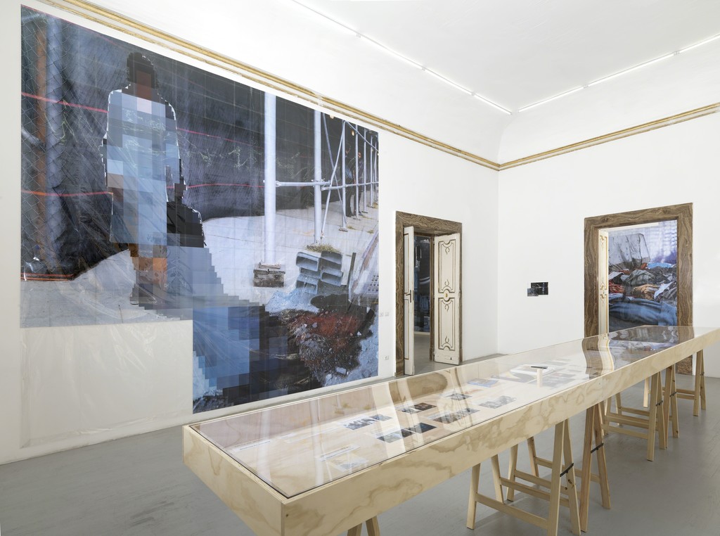 Thomas Hirschhorn - Behind Facelessness - Partial view of the exhibition - April 2017 - Galleria Alfonso Artiaco, Napoli
Thomas Hirschhorn - Behind Facelessness - Partial view of the exhibition - April 2017 - Galleria Alfonso Artiaco, Napoli