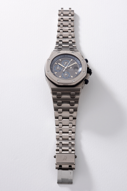 Audemars Piguet, ‘A fine and attractive titanium chronograph wristwatch with grey dial, date, bracelet, guarantee and box’, Circa 2000, Phillips