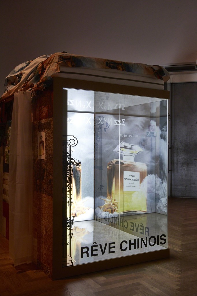 MAK Exhibition View, 2019
CHINESE WHISPERS: Recent Art from the Sigg Collection
MAK Exhibition Hall
Miao Ying, Le Rêve Chinois, 2018
Mixed techniques
Sigg Collection, Switzerland
© MAK/Georg Mayer MAK Exhibition View, 2019
CHINESE WHISPERS: Recent Art from the Sigg Collection
MAK Exhibition Hall
Miao Ying, Le Rêve Chinois, 2018
Mixed techniques
Sigg Collection, Switzerland
© MAK/Georg Mayer