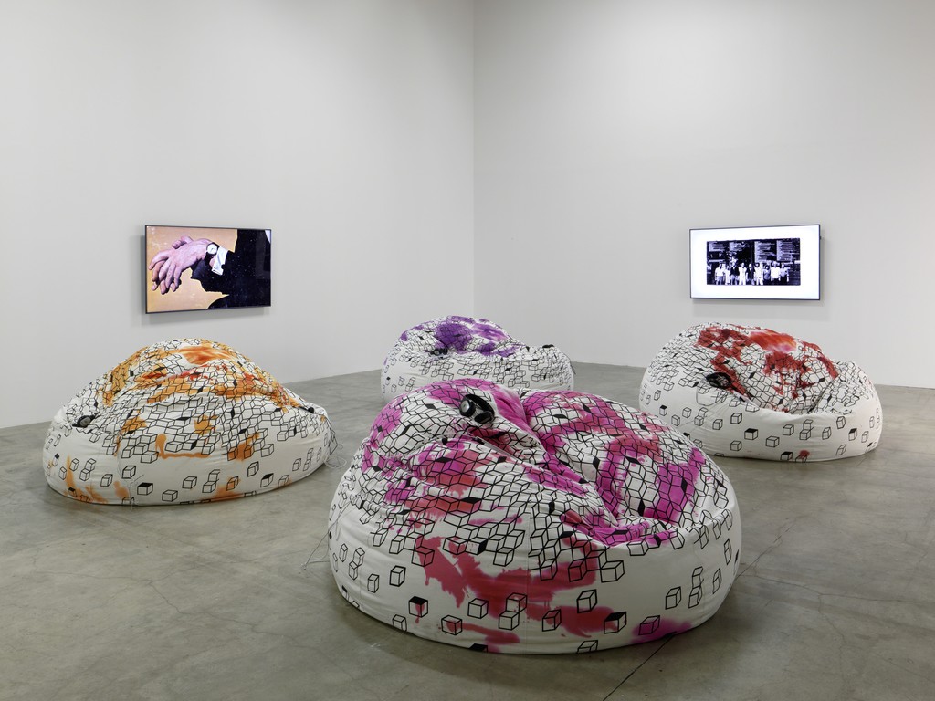 Installation view of "Ugo Rondinone: I Love John Giorno" at Palais de Tokyo, Paris (2015-2016) Photo: André Morin Installation view of "Ugo Rondinone: I Love John Giorno" at Palais de Tokyo, Paris (2015-2016) Photo: André Morin