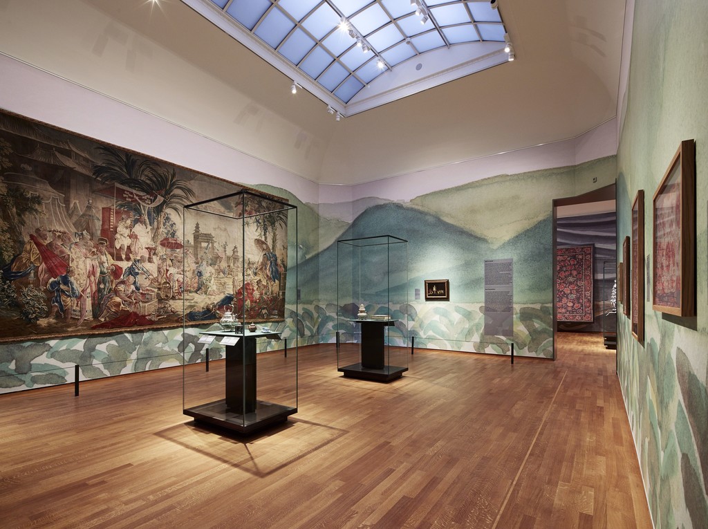 Installation view, "Asia > Amsterdam," Gallery 7. Rijksmuseum, Amsterdam (2015) Photo: Erik Smits Installation view, "Asia > Amsterdam," Gallery 7. Rijksmuseum, Amsterdam (2015) Photo: Erik Smits