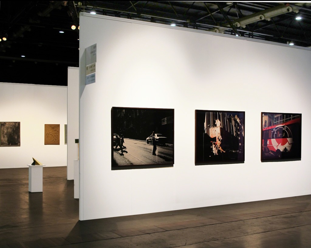 Booth view. Ignacio Iasparra's urban series. Booth view. Ignacio Iasparra's urban series.