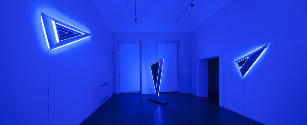 Nanda Vigo: Light Trek - ABC-ARTE Contemporary art Gallery - 2014-2015
Deep Space, 2014, 100 x 65 x 15 cm - 39 5/16 x 25 9/16 x 5 14/16 ins, specchio, vetro e luci neon
Deep Space, 2014, 200 x 100 x 40 cm - 78 11/16 x 39 5/16 x 15 11/16 ins, specchio, vetro e luci neon
Deep Space, 2014, 190 x 65 x 15 cm - 74 12/16 x 25 9/16 x 5 14/16 ins, specchio, vetro e luci neon
www.abc-arte.com Nanda Vigo: Light Trek - ABC-ARTE Contemporary art Gallery - 2014-2015
Deep Space, 2014, 100 x 65 x 15 cm - 39 5/16 x 25 9/16 x 5 14/16 ins, specchio, vetro e luci neon
Deep Space, 2014, 200 x 100 x 40 cm - 78 11/16 x 39 5/16 x 15 11/16 ins, specchio, vetro e luci neon
Deep Space, 2014, 190 x 65 x 15 cm - 74 12/16 x 25 9/16 x 5 14/16 ins, specchio, vetro e luci neon
www.abc-arte.com