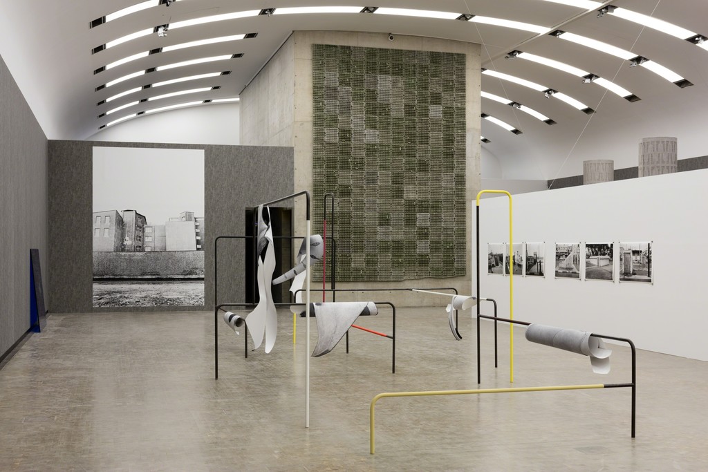 Installation view: Béton, Kunsthalle Wien 2016, Photo: Stephan Wyckoff Installation view: Béton, Kunsthalle Wien 2016, Photo: Stephan Wyckoff