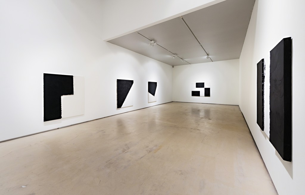Lee Bae, Solo Exhibition, 2016, installation view Lee Bae, Solo Exhibition, 2016, installation view