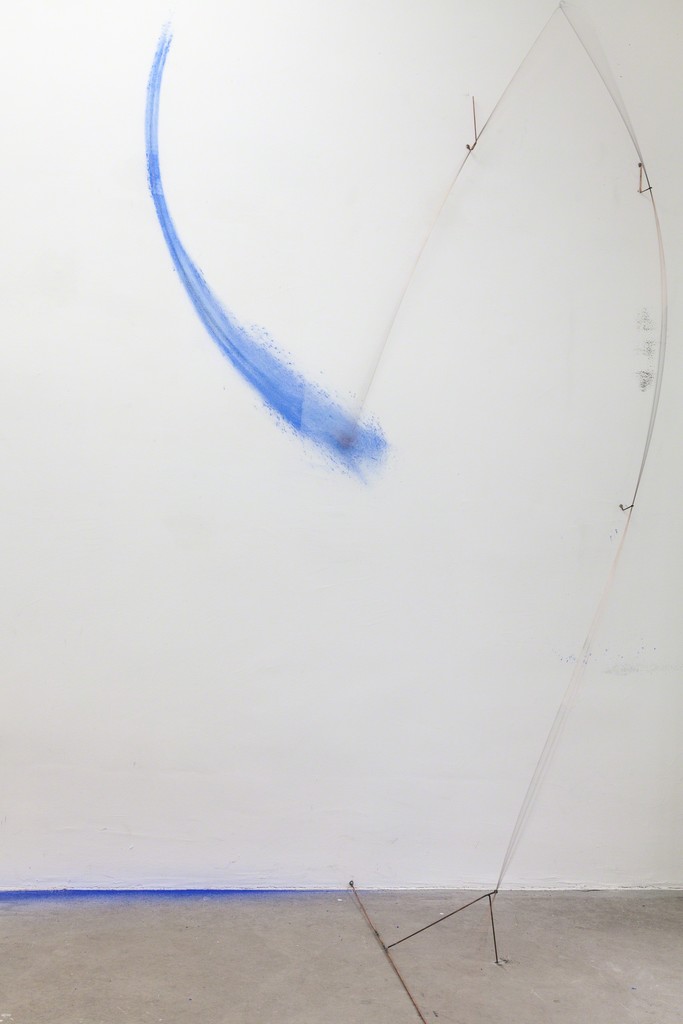 Andreas Marti, "I + II", 2014, Installation, (detail), wire, colour, electric screwdriver, chalk, paper | image: ©dasesszimmer Andreas Marti, "I + II", 2014, Installation, (detail), wire, colour, electric screwdriver, chalk, paper | image: ©dasesszimmer