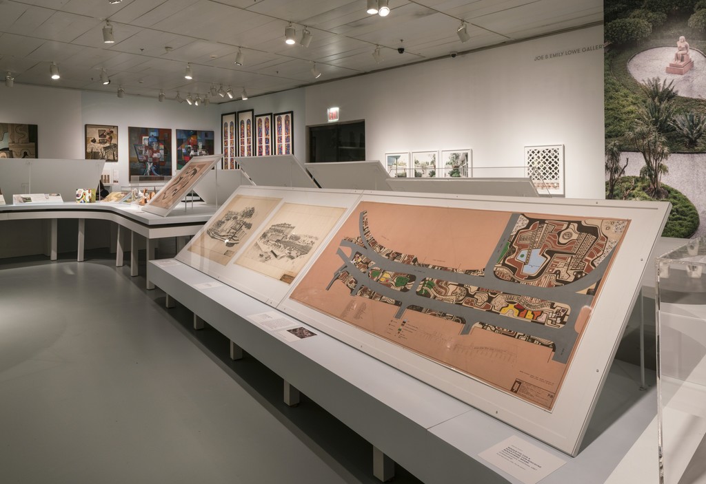 Installation view of "Roberto Burle Marx: Brazilian Modernist" at Jewish Museum, New York (2016). Photo by: David Heald Installation view of "Roberto Burle Marx: Brazilian Modernist" at Jewish Museum, New York (2016). Photo by: David Heald