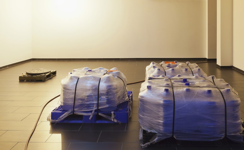 MANDLA REUTER
Haus Salve Hospes, 2015
Installation view at Kunstverein Braunschweig e. V., Braunschweig MANDLA REUTER
Haus Salve Hospes, 2015
Installation view at Kunstverein Braunschweig e. V., Braunschweig