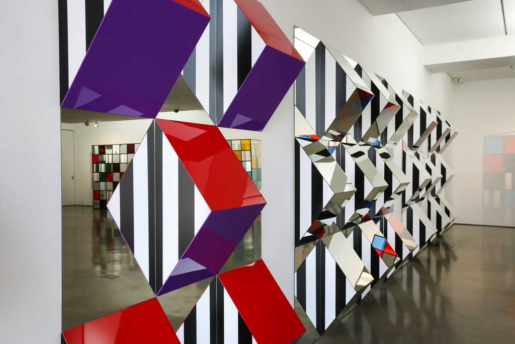 Installation view of Daniel Buren Solo Exhibition, <VARIATIONS, Situated and In Situ Works>, 313 ART PROJECT, Seoul (2015) Installation view of Daniel Buren Solo Exhibition, <VARIATIONS, Situated and In Situ Works>, 313 ART PROJECT, Seoul (2015)