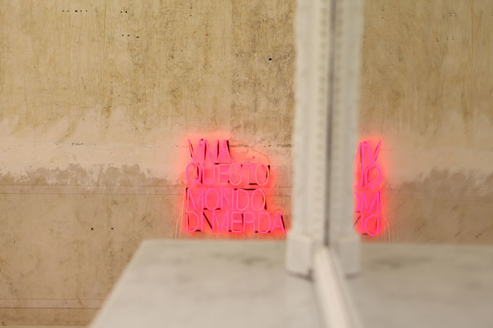 Serena Fineschi, "Viva Questo Mondo di Merda", 2012
neon, 40 x 40 cm Serena Fineschi, "Viva Questo Mondo di Merda", 2012
neon, 40 x 40 cm