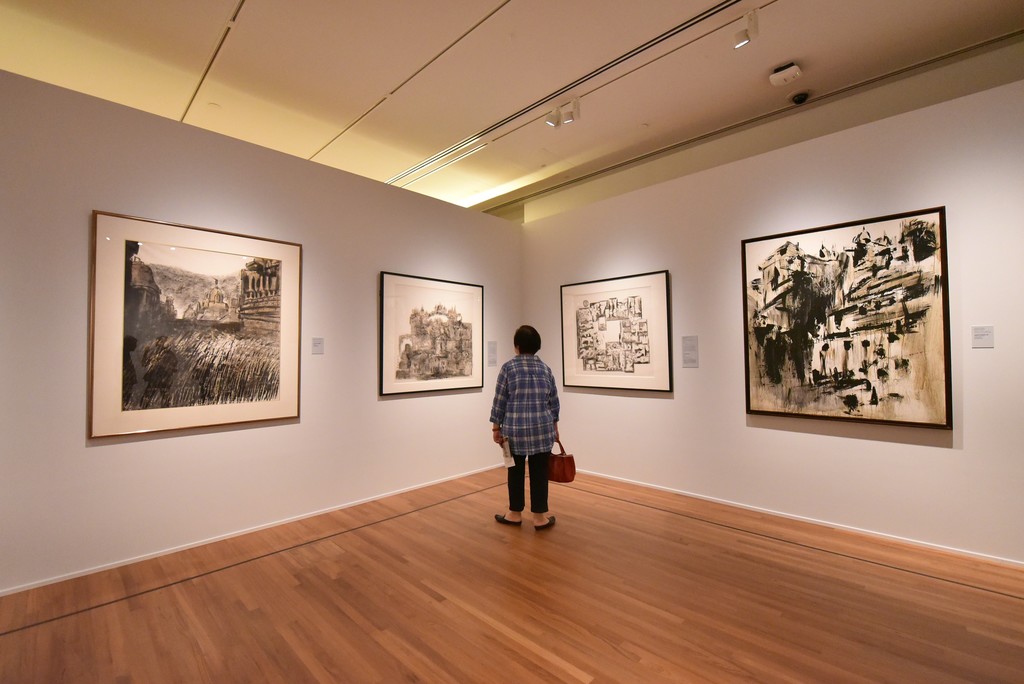 Installation view of "After the Rain: A Reflection of Chua Ek Kay’s artistic journey" at National Gallery Singapore (2015-2016) Installation view of "After the Rain: A Reflection of Chua Ek Kay’s artistic journey" at National Gallery Singapore (2015-2016)