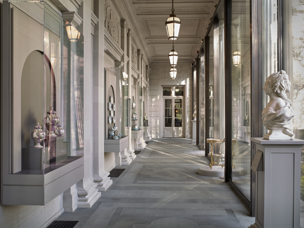 Installation view of "From Sèvres to Fifth Avenue: French Porcelain at The Frick Collection" (2015-2016). Courtesy The Frick Collection, New York.
Installation view of "From Sèvres to Fifth Avenue: French Porcelain at The Frick Collection" (2015-2016). Courtesy The Frick Collection, New York.