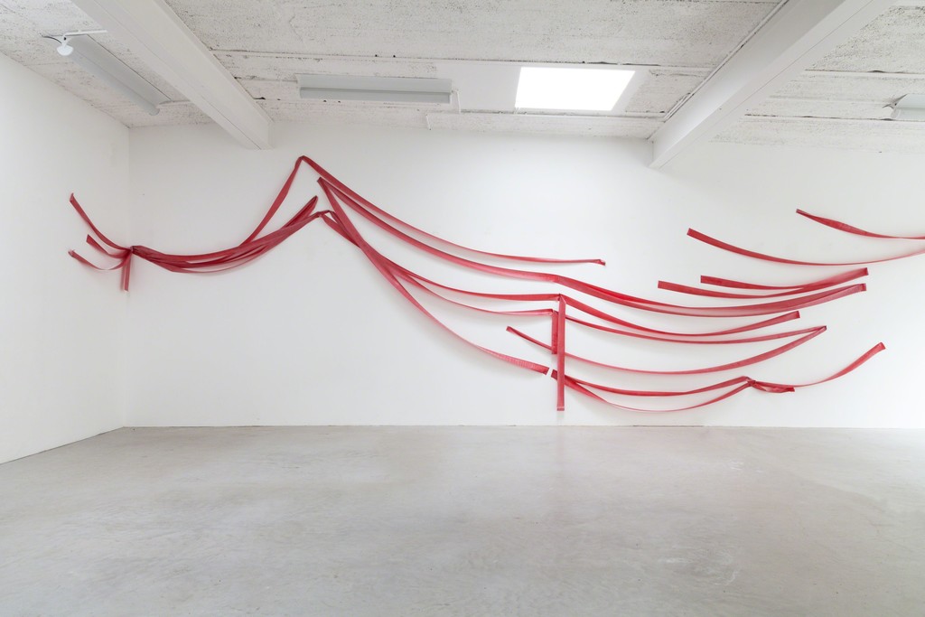 Liliane Freiermuth, "Kowloon Ladies Market", Installation, digitalprint, rubber band, 2014 | image: ©dasesszimmer Liliane Freiermuth, "Kowloon Ladies Market", Installation, digitalprint, rubber band, 2014 | image: ©dasesszimmer