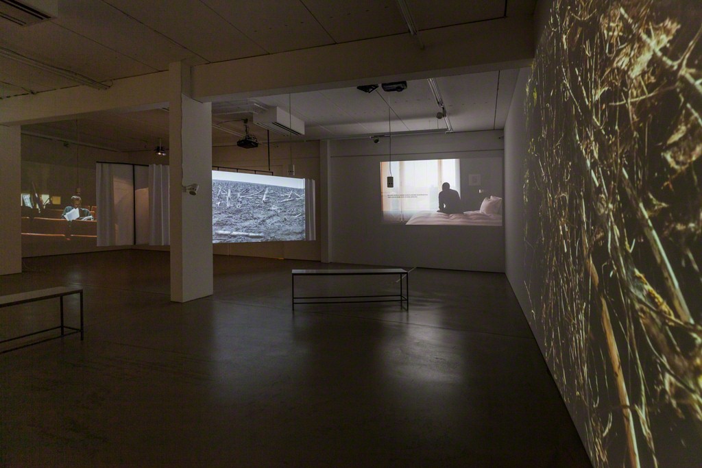Installation view NARRATION by Thomas Taube, 6-channel video installation © Thomas Taube, photo: Dotgain.info Installation view NARRATION by Thomas Taube, 6-channel video installation © Thomas Taube, photo: Dotgain.info