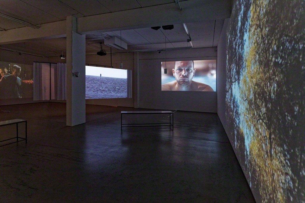 Installation view NARRATION by Thomas Taube, 6-channel video installation © Thomas Taube, photo: Dotgain.info Installation view NARRATION by Thomas Taube, 6-channel video installation © Thomas Taube, photo: Dotgain.info