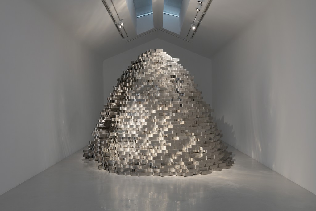 View of the exhibition 'Oracles' by Jean-Michel Othoniel at Perrotin Paris. Courtesy of the artist and Perrotin. Photo Claire Dorn. View of the exhibition 'Oracles' by Jean-Michel Othoniel at Perrotin Paris. Courtesy of the artist and Perrotin. Photo Claire Dorn.