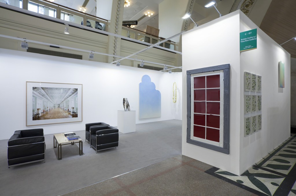 Kukje Gallery / Tina Kim Gallery at ART021 Booth C07
Photo by Sebastiano Pellion di Persano Kukje Gallery / Tina Kim Gallery at ART021 Booth C07
Photo by Sebastiano Pellion di Persano